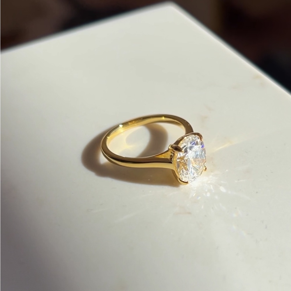 Travelers Engagement Ring - 2ct Oval Travel Placeholder